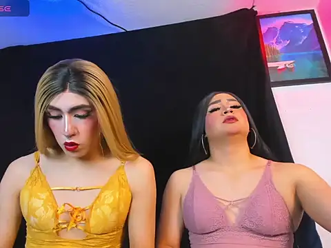 Snapshot of naughty_trans_dolls chatting on June 9, 9:59 pm naughty trans dolls online show from June 9, 9:59 pm