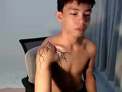 hottasianboy online show from May 14, 10:55 am