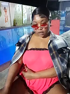Snapshot of ShavePussyFatAssxx chatting on June 24, 4:06 pm ShavePussyFatAssxx online show from June 24, 4:06 pm