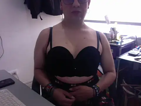 Snapshot of dayanadavid chatting on May 4, 4:03 pm dayanadavid online show from May 4, 4:03 pm