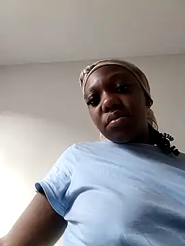 InnocentSlutXx online show from April 21, 1:39 pm