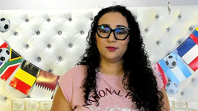 Snapshot of VaniaRouse chatting on June 24, 2:16 pm VaniaRouse online show from June 24, 2:16 pm