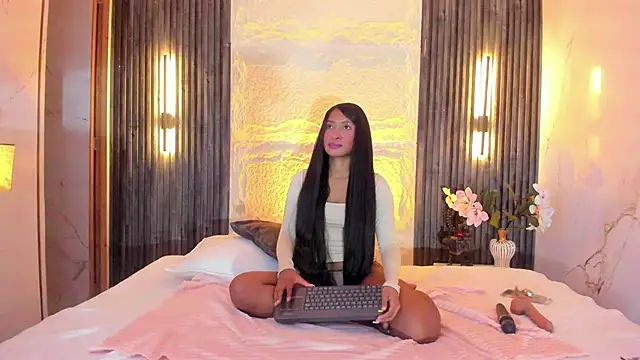 tifannygrey  online show from June 4, 6:25 pm