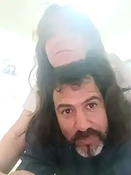 Snapshot of Couple4039 chatting on March 13, 6:09 am Couple4039 online show from March 13, 6:09 am