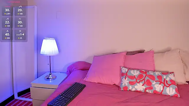 cuttie blondie online show from July 22, 11:35 am