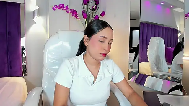 Snapshot of MiaCamille_ chatting on June 6, 6:12 pm MiaCamille online show from June 6, 6:12 pm