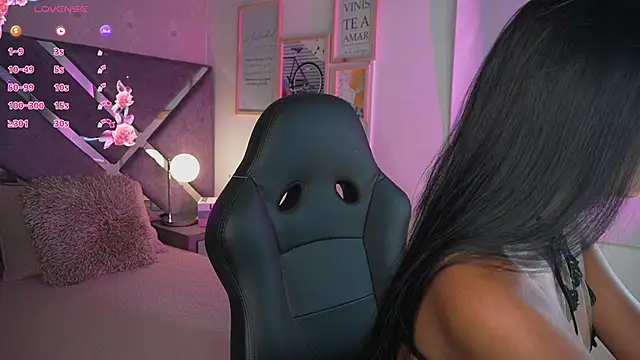 Naomi-Gray online show from May 30, 6:38 pm