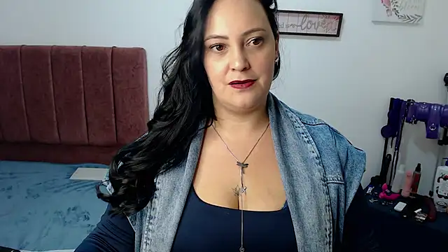Snapshot of Veroniicabbw_ chatting on June 4, 1:39 pm Veroniicabbw online show from June 4, 1:39 pm
