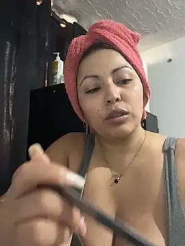 Snapshot of karlyprintt chatting on June 4, 2:34 pm karlyprintt online show from June 4, 2:34 pm