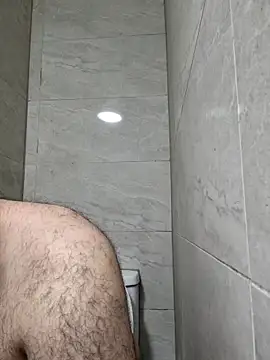 bigmillz32 online show from May 7, 11:32 pm