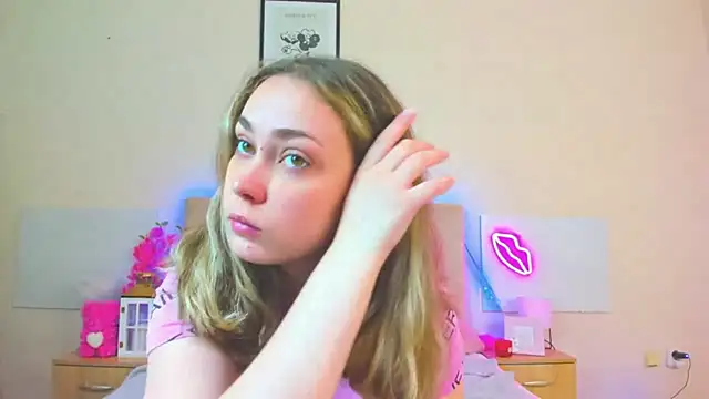 MelanieCuty online show from May 8, 5:13 am