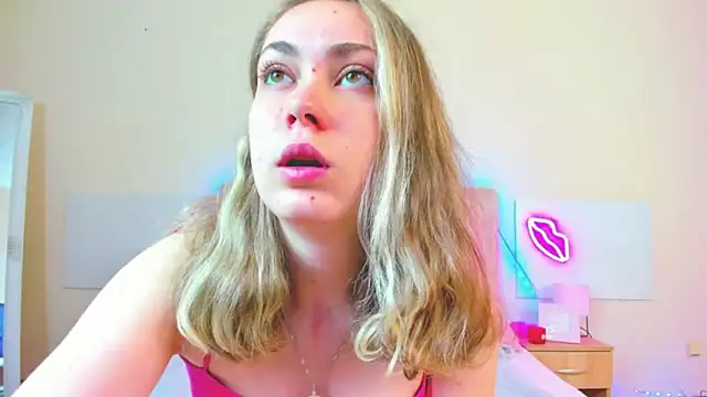 MelanieCuty online show from May 9, 5:12 am