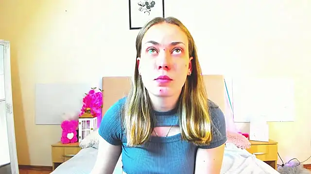 MelanieCuty online show from June 3, 5:32 am