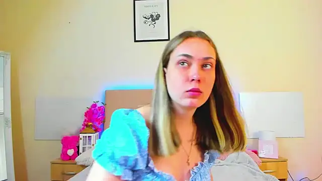 MelanieCuty online show from June 6, 5:23 am