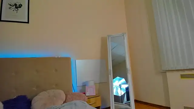 MelanieCuty online show from June 28, 5:35 am