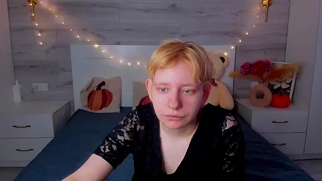 EloraBlu online show from March 13, 11:50 am