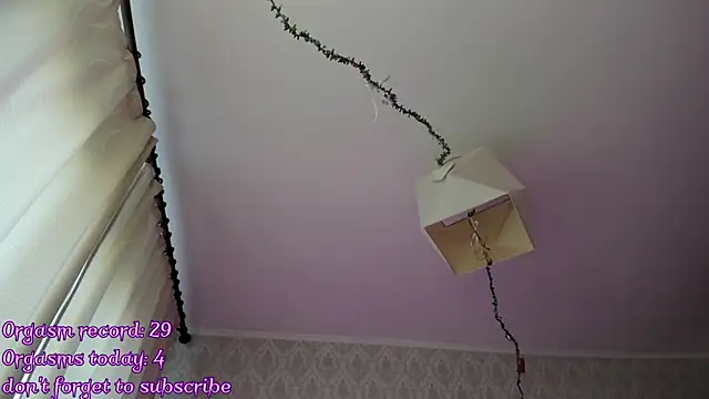 Snapshot of RileyNymph chatting on May 15, 3:46 am RileyNymph online show from May 15, 3:46 am