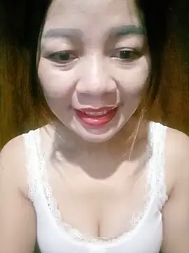 Snapshot of Yiyi102300 chatting on June 1, 11:06 pm Yiyi102300 online show from June 1, 11:06 pm
