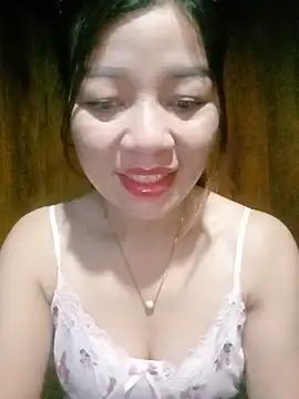 Snapshot of Yiyi102300 chatting on June 7, 10:35 pm Yiyi102300 online show from June 7, 10:35 pm