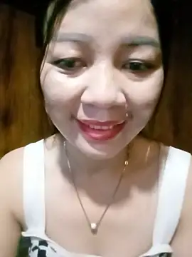 Snapshot of Yiyi102300 chatting on June 14, 2:24 am Yiyi102300 online show from June 14, 2:24 am