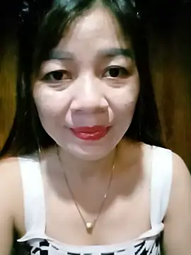 Snapshot of Yiyi102300 chatting on June 21, 1:24 pm Yiyi102300 online show from June 21, 1:24 pm