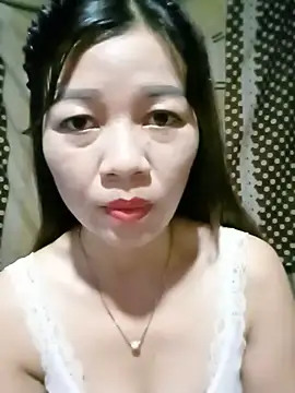 Snapshot of Yiyi102300 chatting on June 30, 4:35 am Yiyi102300 online show from June 30, 4:35 am