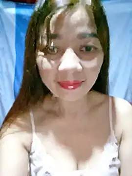 Snapshot of Yiyi102300 chatting on August 3, 1:48 am Yiyi102300 online show from August 3, 1:48 am