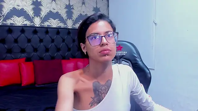 Emily Lopera online show from May 1, 3:16 pm