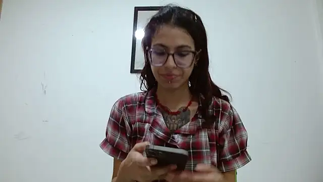 Emily Lopera online show from May 5, 12:07 am