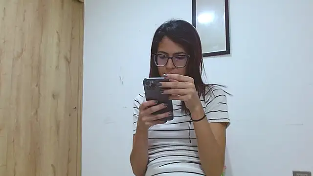 Emily Lopera online show from May 20, 6:47 pm