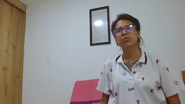 Emily Lopera online show from June 9, 12:44 am
