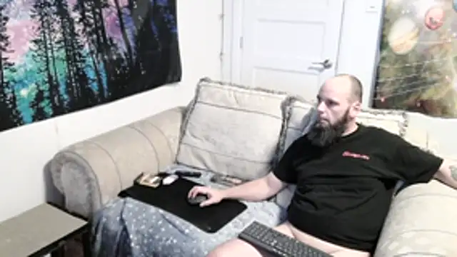 Snapshot of willywet chatting on March 19, 2:15 am willywet online show from March 19, 2:15 am