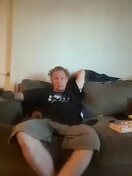 Snapshot of yourMasterisBored chatting on May 19, 1:22 am yourMasterisBored online show from May 19, 1:22 am