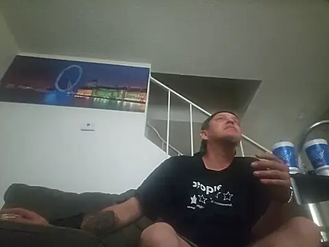 Snapshot of yourMasterisBored chatting on July 21, 1:08 am yourMasterisBored online show from July 21, 1:08 am