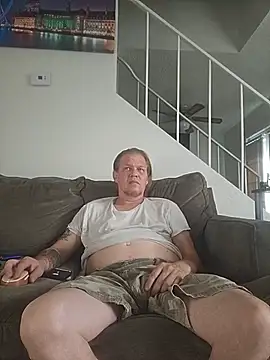 Snapshot of yourMasterisBored chatting on July 28, 2:13 pm yourMasterisBored online show from July 28, 2:13 pm
