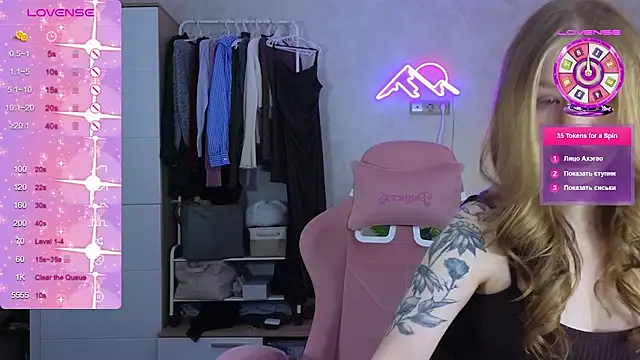 GoldenSunBunny online show from March 16, 2:06 am