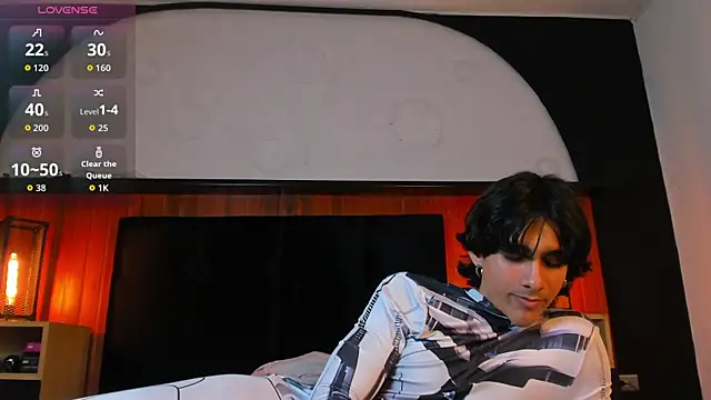 Snapshot of Cheys_Mast chatting on June 17, 7:48 pm Cheys Mast online show from June 17, 7:48 pm