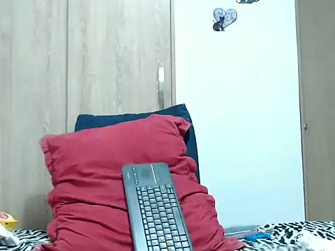 Snapshot of violeta36 chatting on July 8, 10:42 am violeta36 online show from July 8, 10:42 am