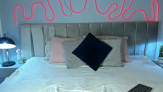 im Valskin online show from May 1, 12:32 pm