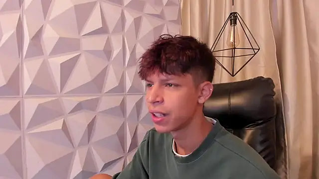 Snapshot of Ethan_qop chatting on July 23, 11:41 am Ethan qop online show from July 23, 11:41 am