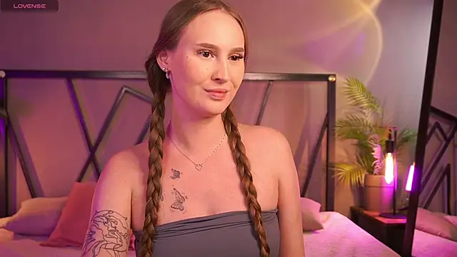 Snapshot of ViMilka chatting on July 27, 12:23 pm ViMilka online show from July 27, 12:23 pm
