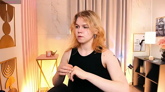ElizabethVane online show from June 18, 9:25 am
