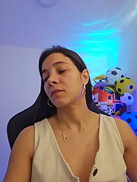 Snapshot of miaeyex chatting on June 15, 2:30 pm miaeyex online show from June 15, 2:30 pm