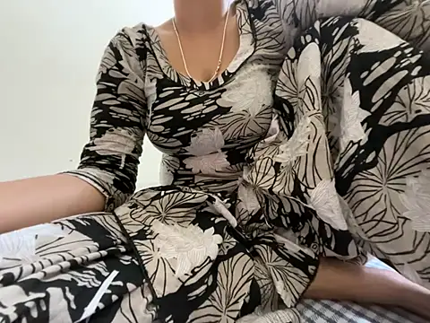 Snapshot of Noor_Sexy02 chatting on July 18, 12:09 pm Noor Sexy02 online show from July 18, 12:09 pm