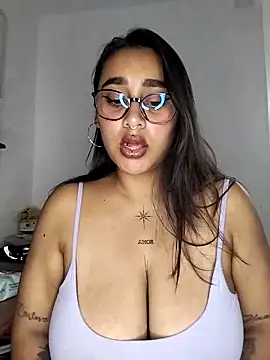 Mia skyy18 online show from May 6, 1:03 am
