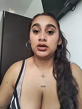 Mia skyy18 online show from July 21, 4:42 pm