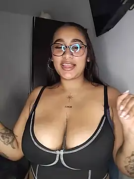 Mia skyy18 online show from August 6, 1:29 am