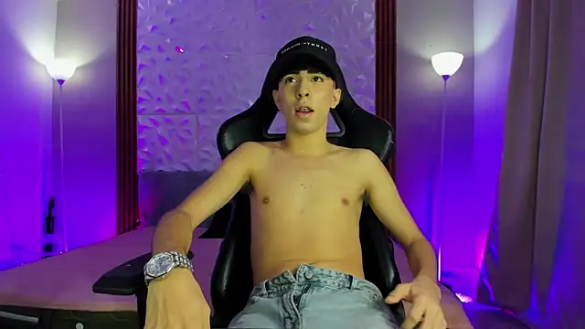 Michaell twinkk  online show from March 15, 4:40 am