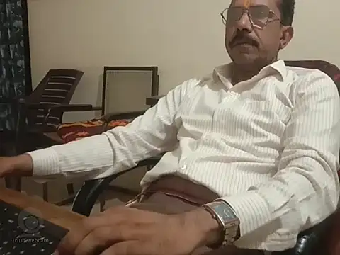 Snapshot of biger_top chatting on July 19, 2:26 am biger top online show from July 19, 2:26 am