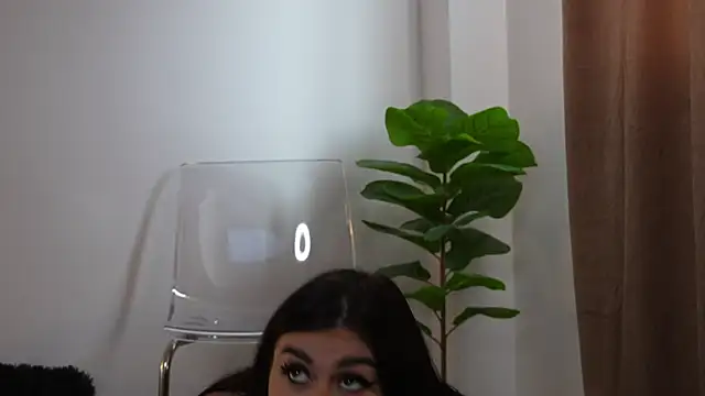 ItsKendra online show from March 27, 1:55 pm